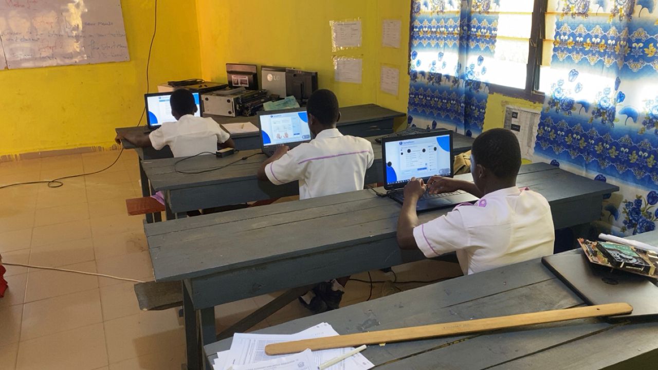 Computing Lesson - JHS 1-28